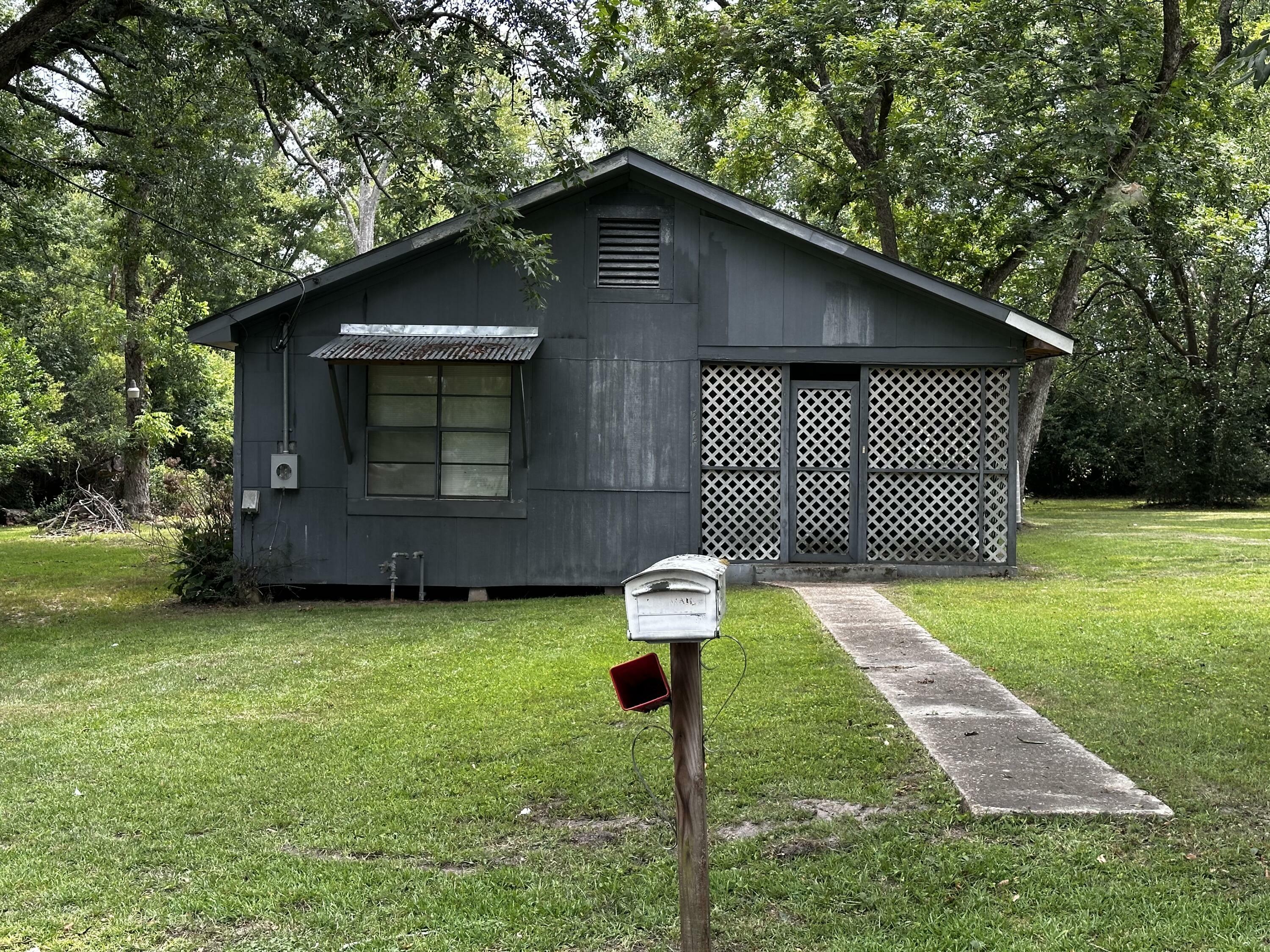 Property Photo:  212 Branch St  LA 70634 