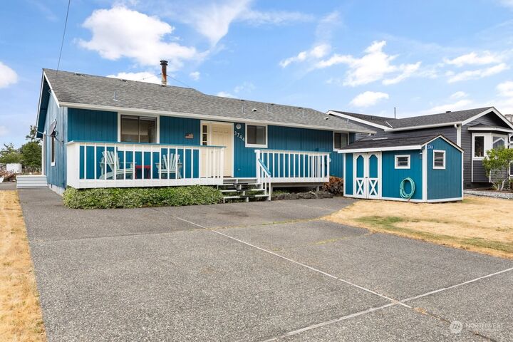 3744 Shorewood Avenue  Greenbank WA 98253 photo