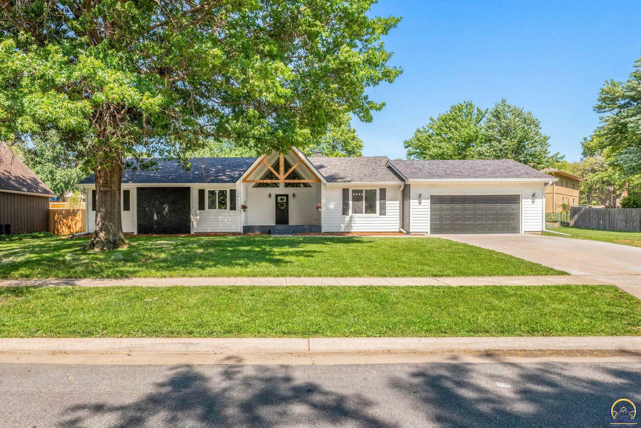 Property Photo:  2231 SW Brookfield St  KS 66614 