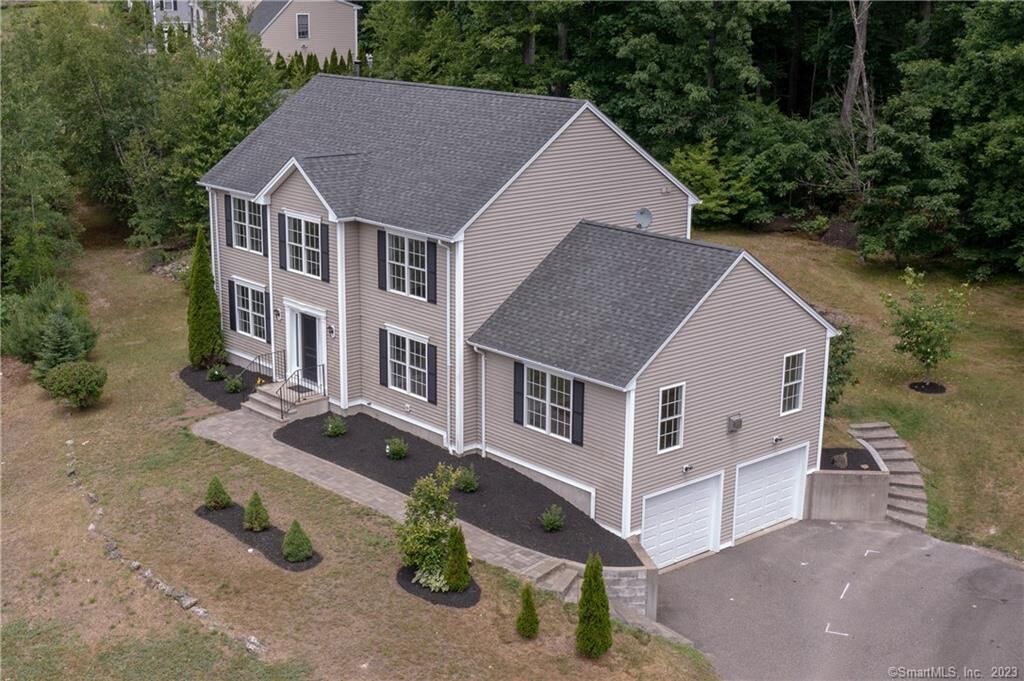 Property Photo:  25 Marthas Way  CT 06787 