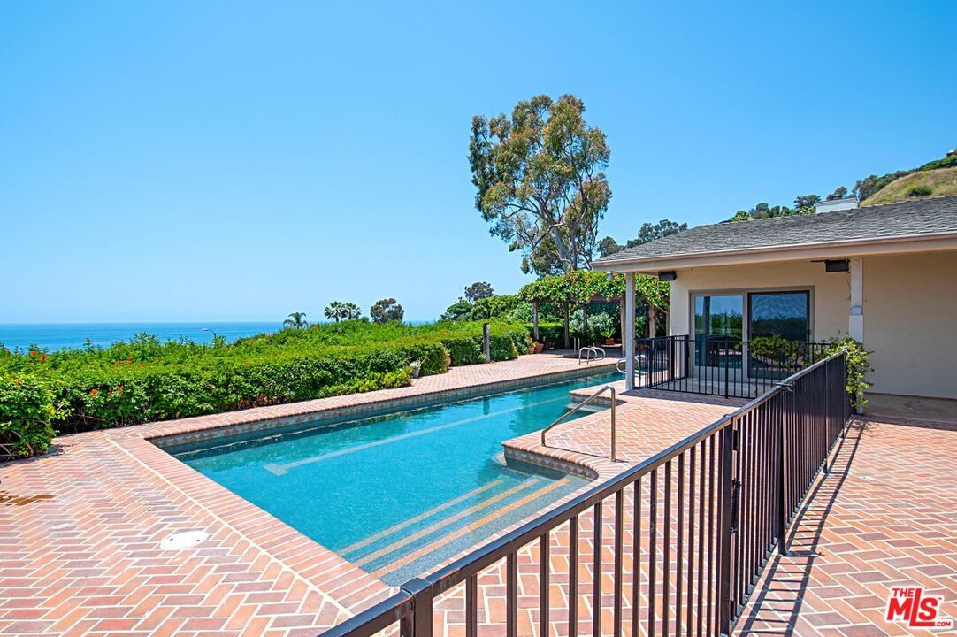 Property Photo:  20384   Seaboard Rd  CA 90265 