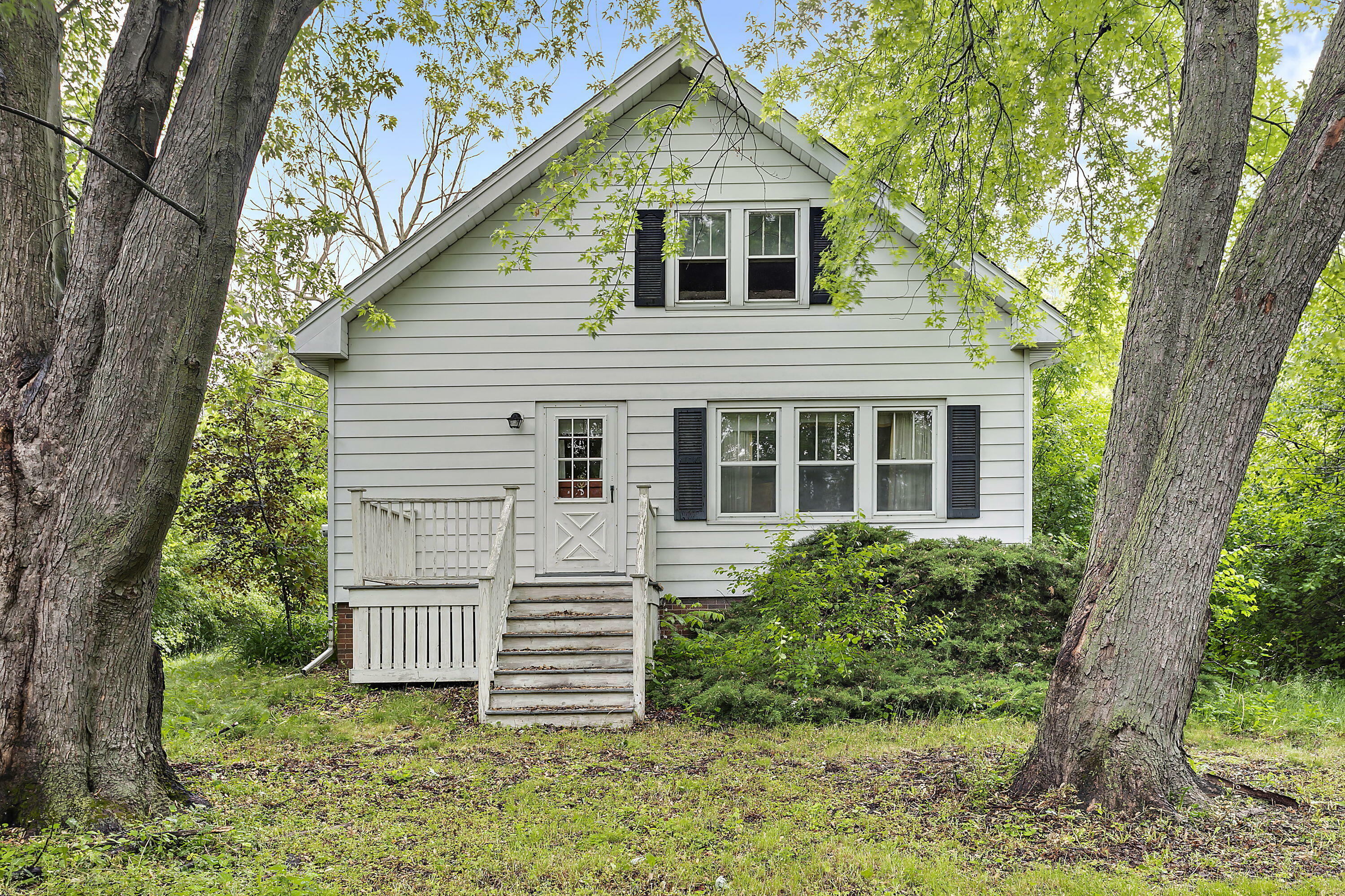 Property Photo:  10126 Dunkelow Rd  WI 53126 