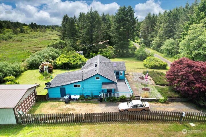 Home for sale in Hoquiam 208 Oyehut Road, Hoquiam, WA 98550