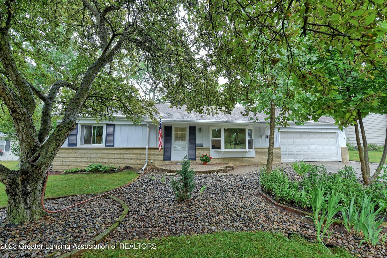 Property Photo: 944 Southfield Drive MI 48895