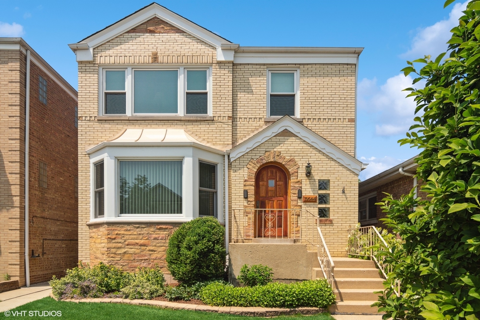 Property Photo:  5644 N Meade Avenue  IL 60646 