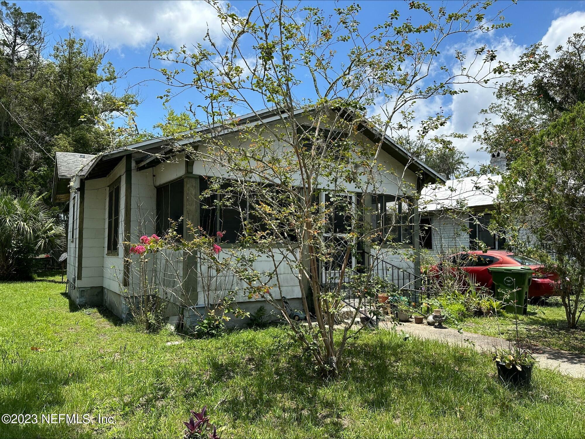 Property Photo:  312 S 9th Street  FL 32177 