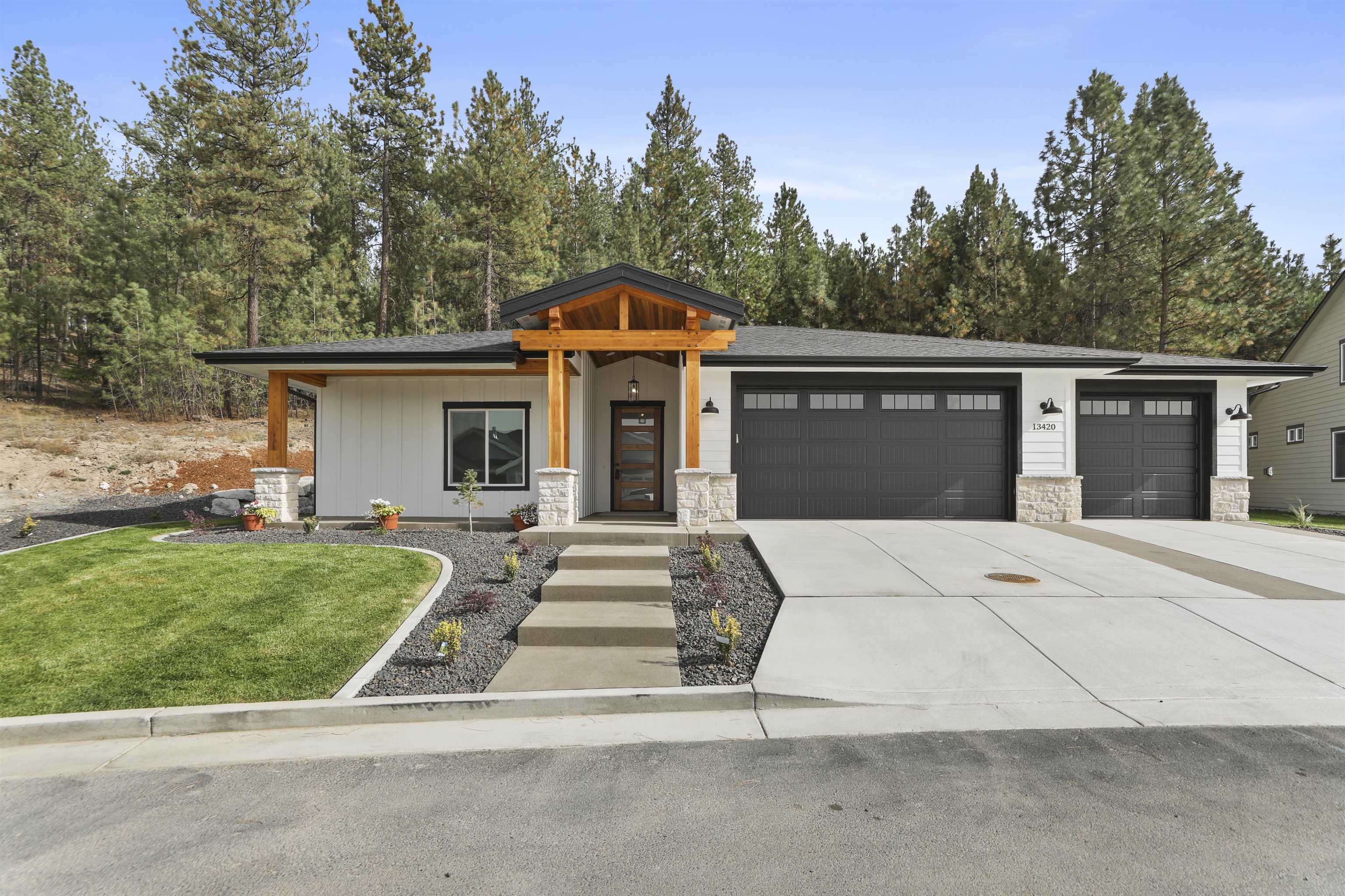 Property Photo: 13420 N Golf View Ln WA 99208