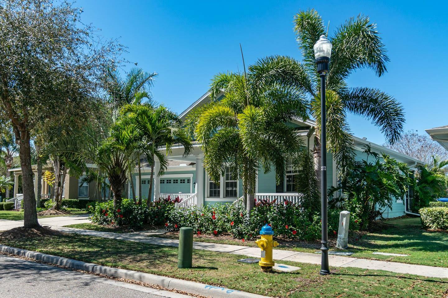 Property Photo:  404 Islebay Drive  FL 33572 