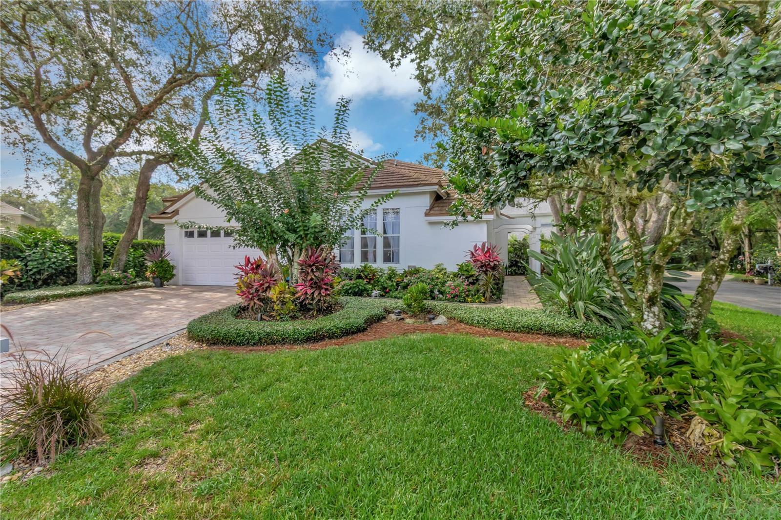 Property Photo:  5204 Green Forest Court  FL 33647 