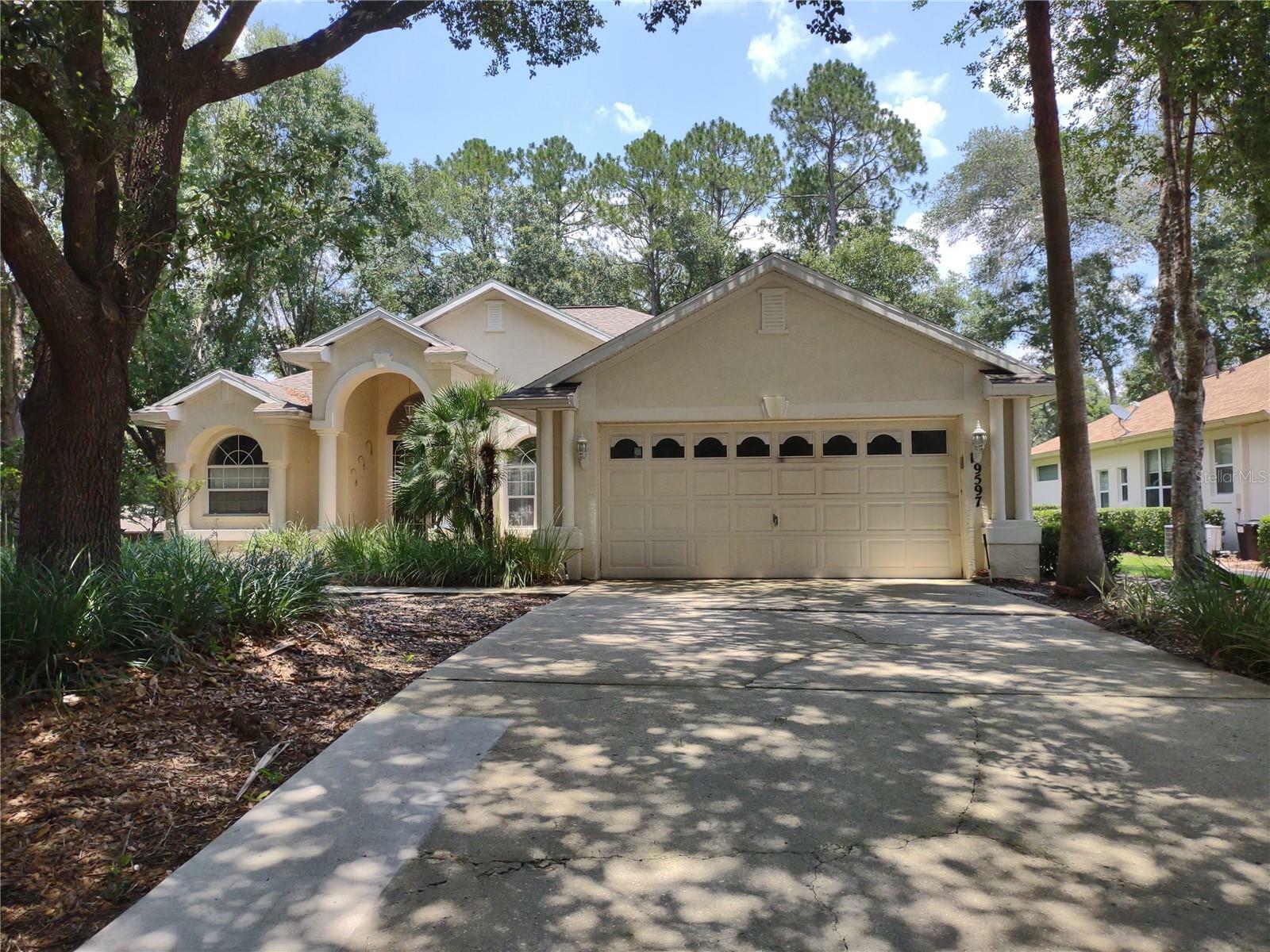 Property Photo: 19597 SW 84th Place FL 34432