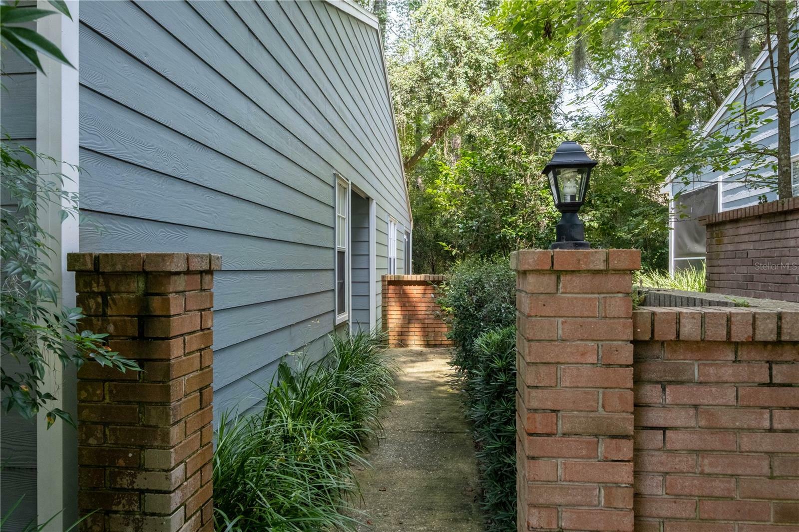 Property Photo:  422 NW 48th Boulevard 422  FL 32607 