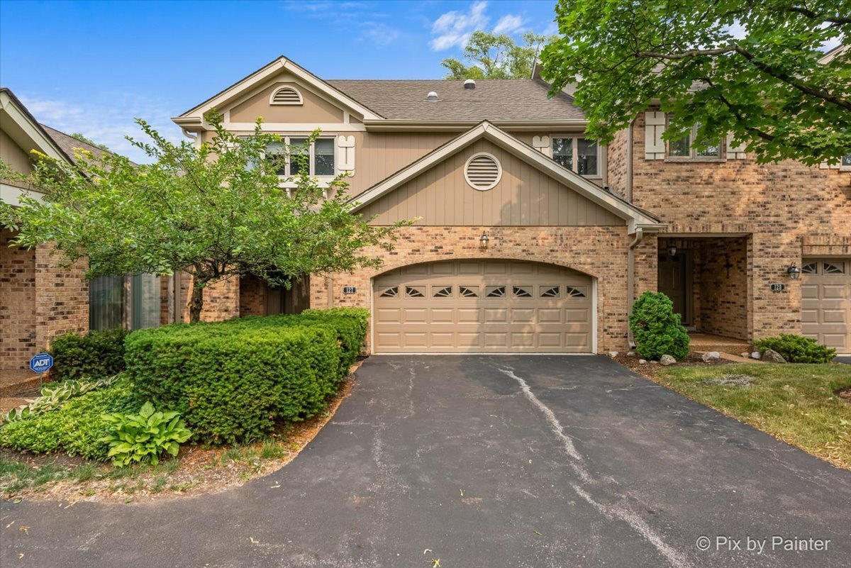 Property Photo:  127 Country Club Drive  IL 60108 
