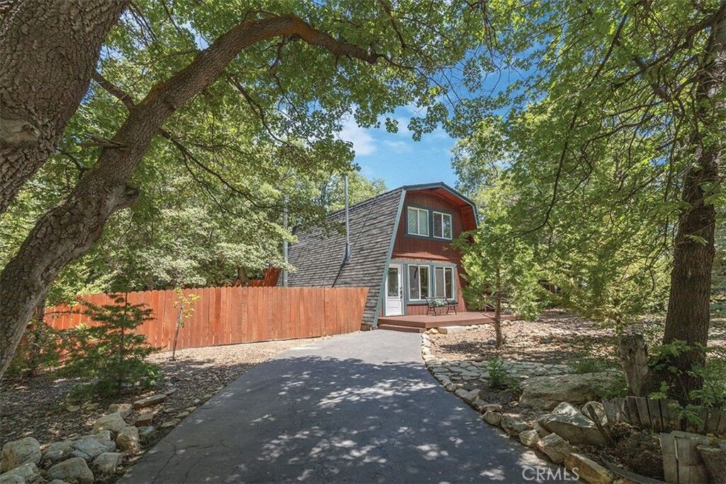 Property Photo: 463 Santa Barbara Avenue CA 92386