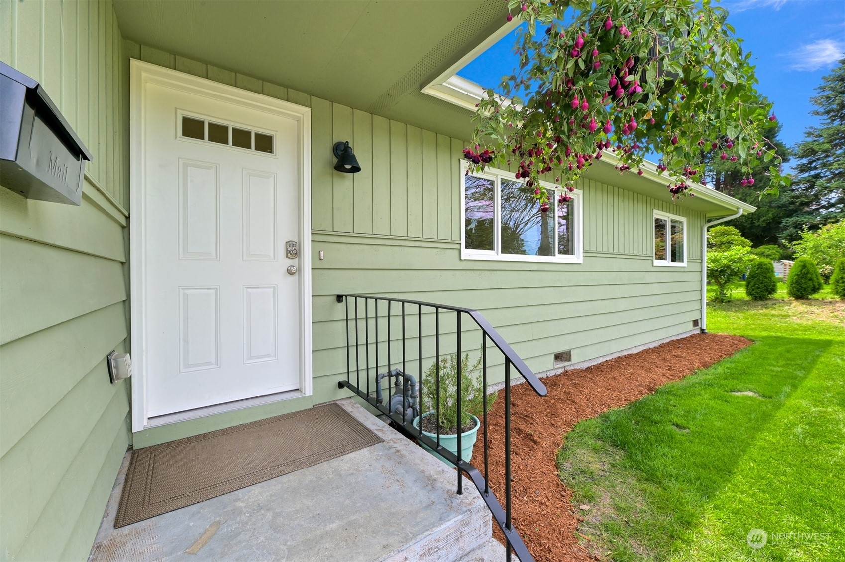 Property Photo:  1020 E Rio Vista Avenue  WA 98233 