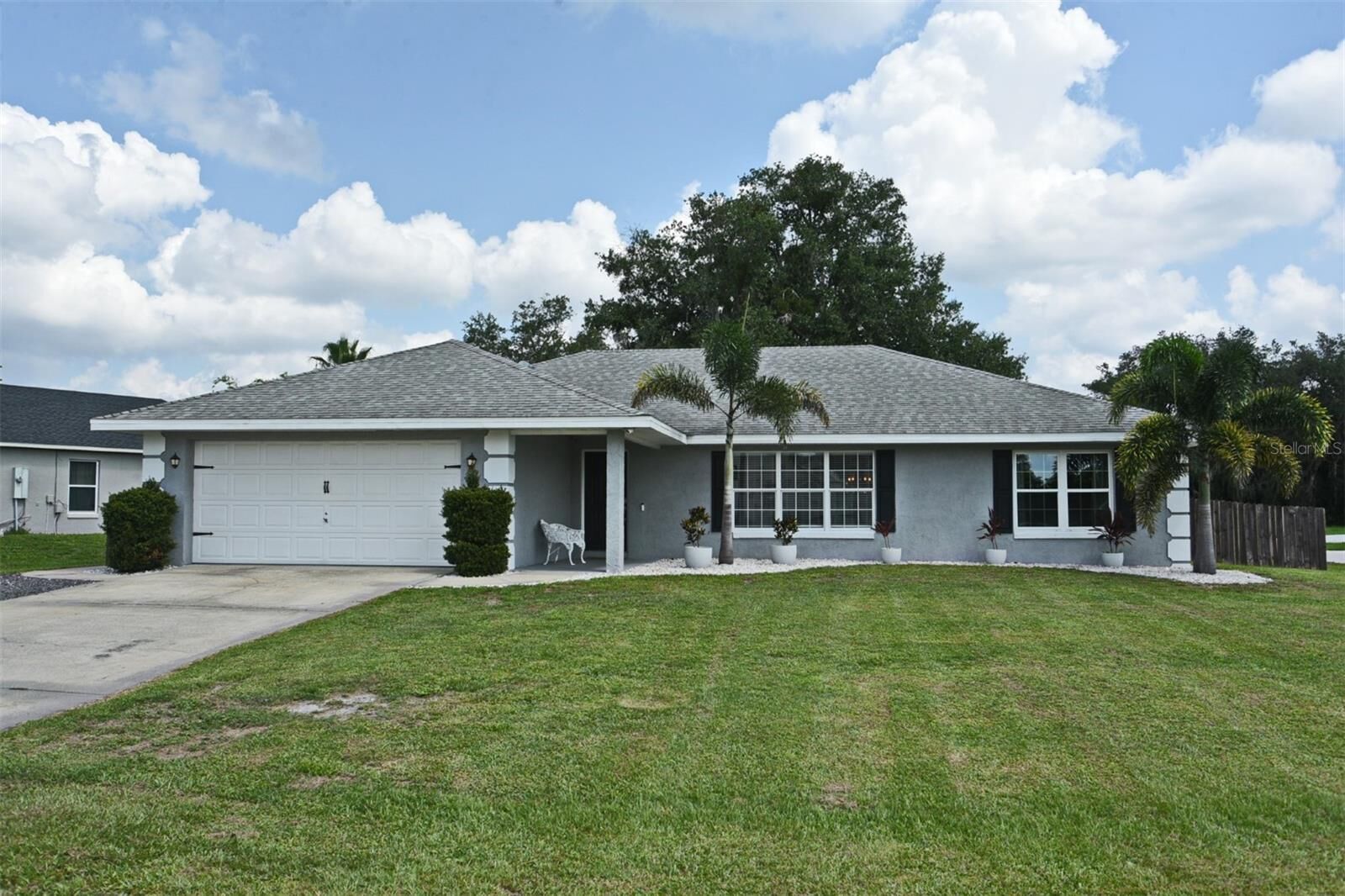 Property Photo:  2657 Valmora Court  FL 32738 