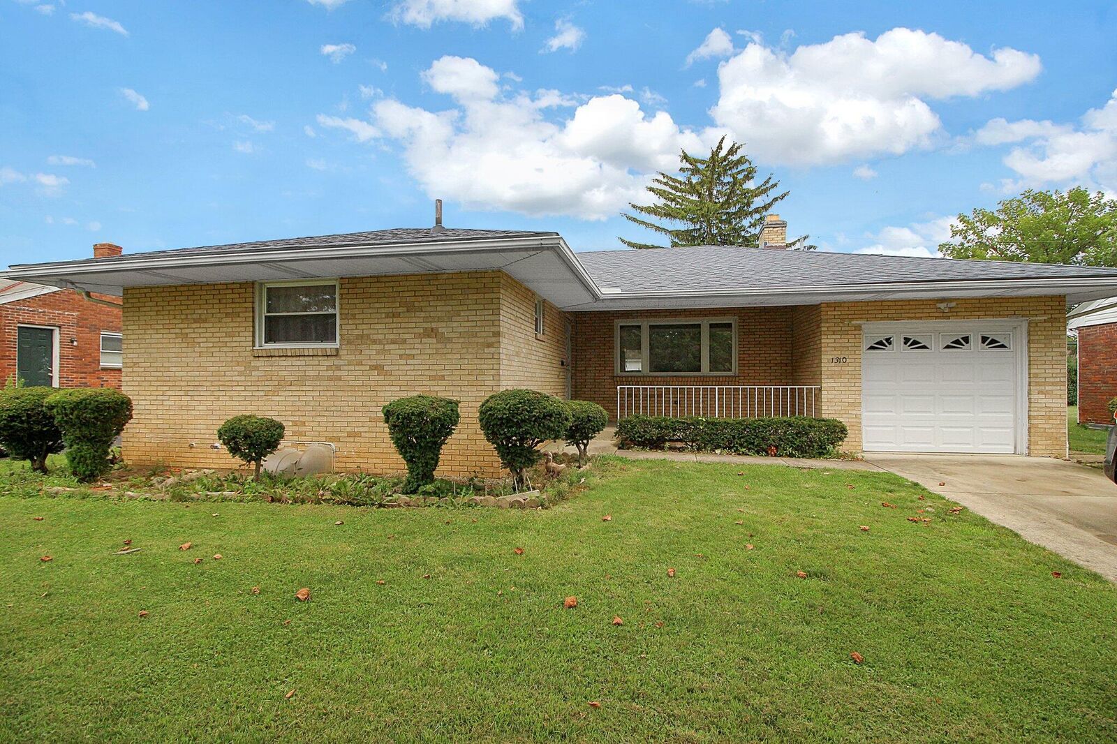 Property Photo:  1310 Pierce Avenue  OH 43227 