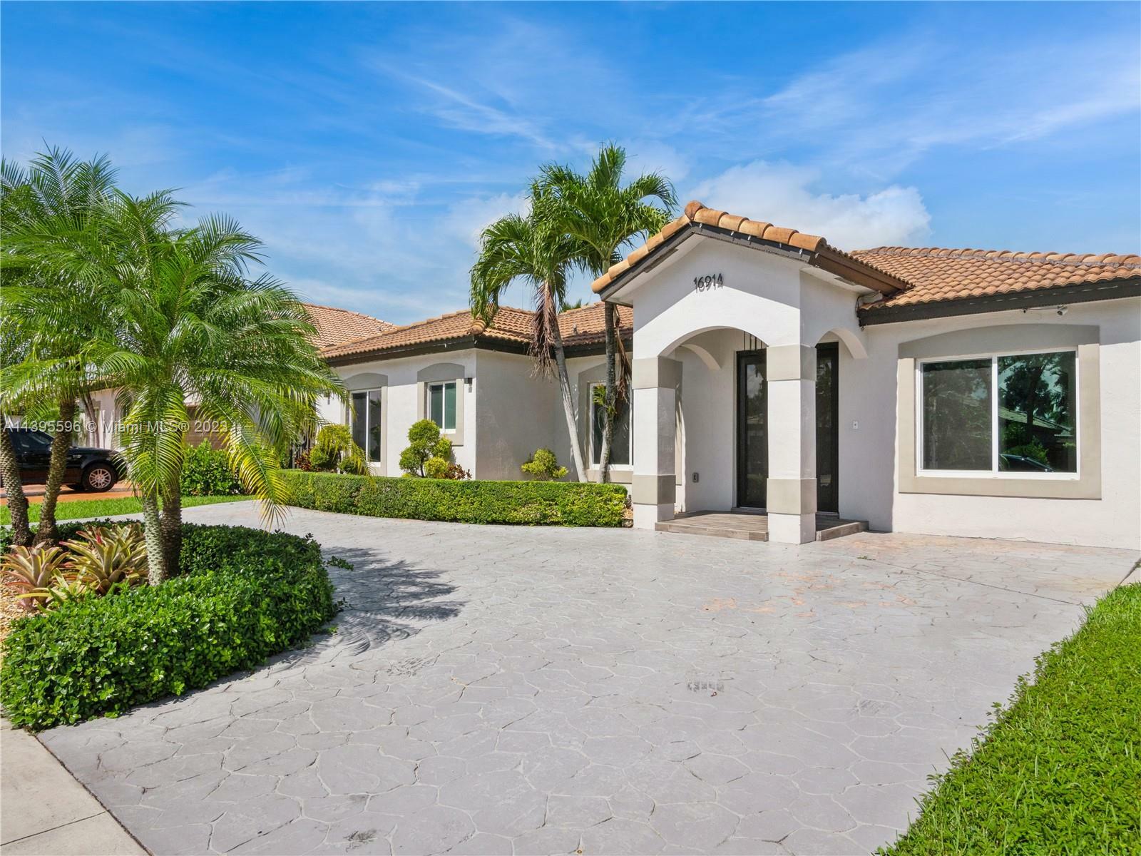 Property Photo: 16914 NW 89th Ct FL 33018