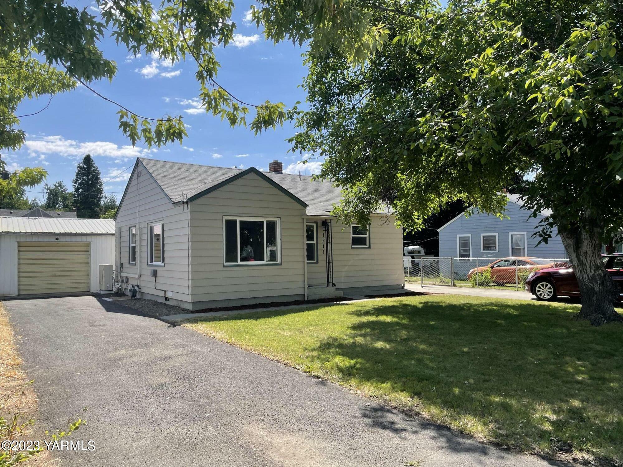 Property Photo: 1211 Queen Ave WA 98902