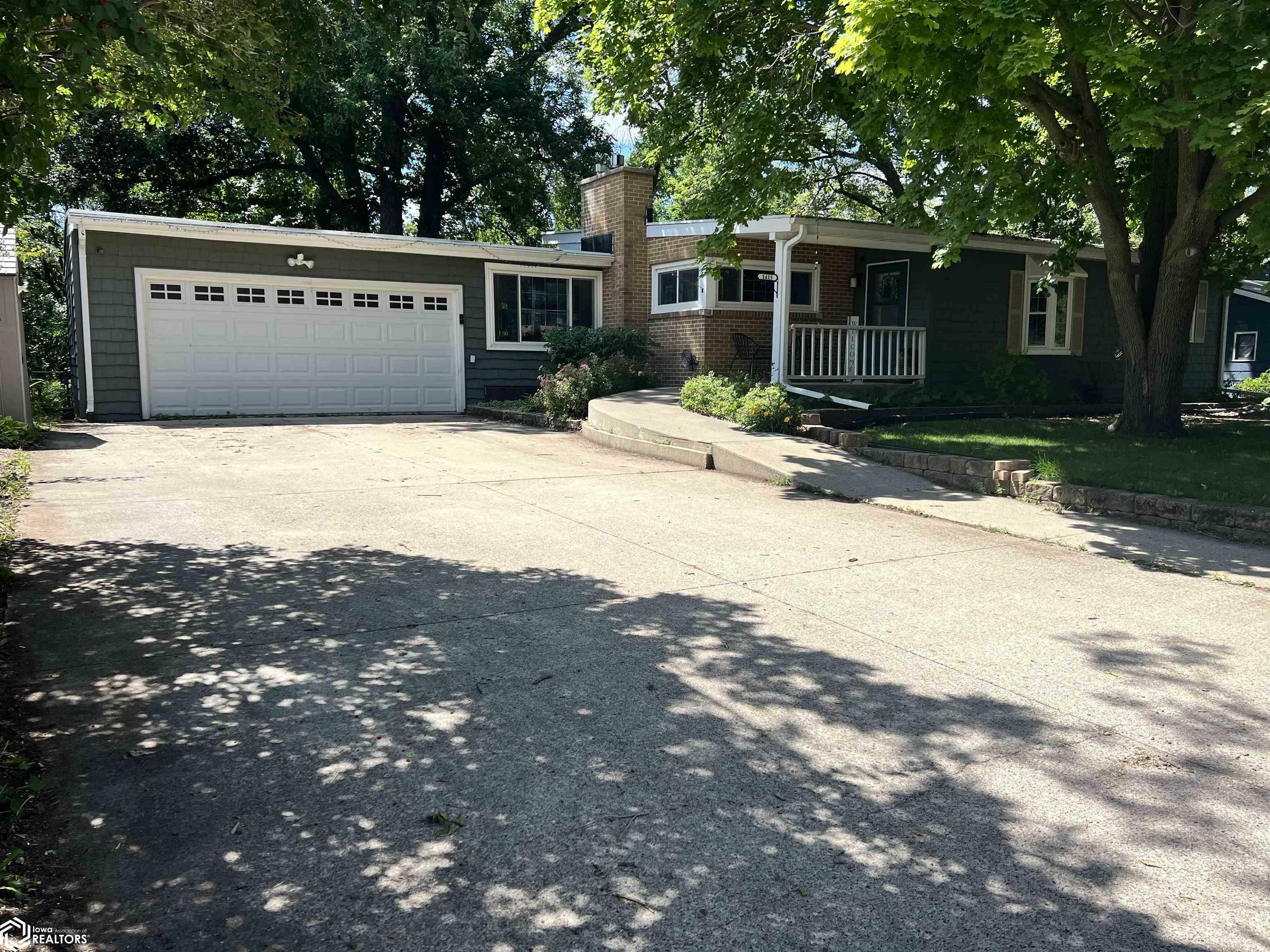 Property Photo:  1415 Crescent Drive  IA 50126 