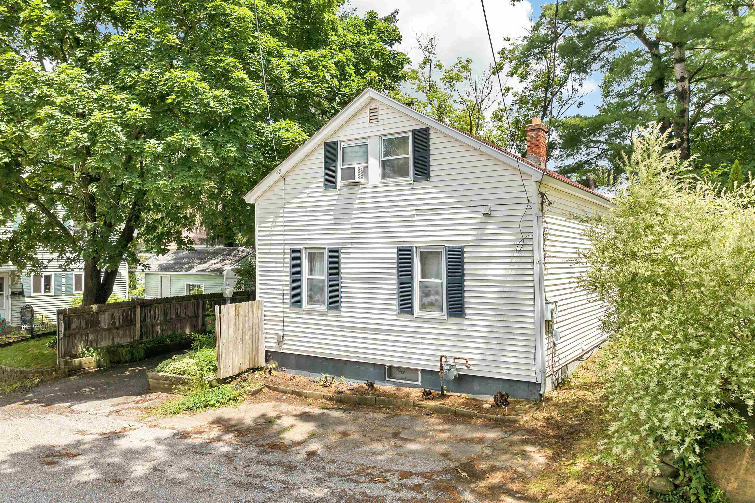 Property Photo:  8 Pitman Court  NH 03246 