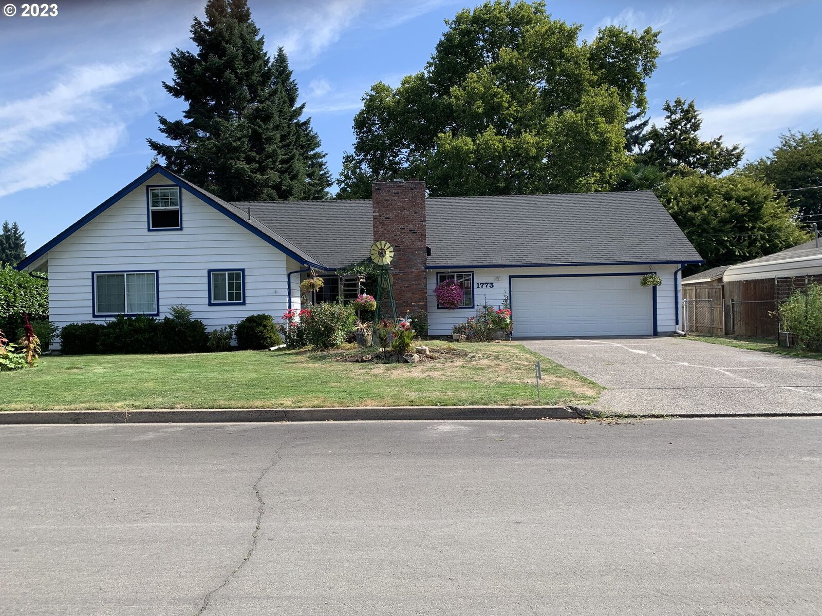 Property Photo:  1773 Parnell Dr  OR 97404 