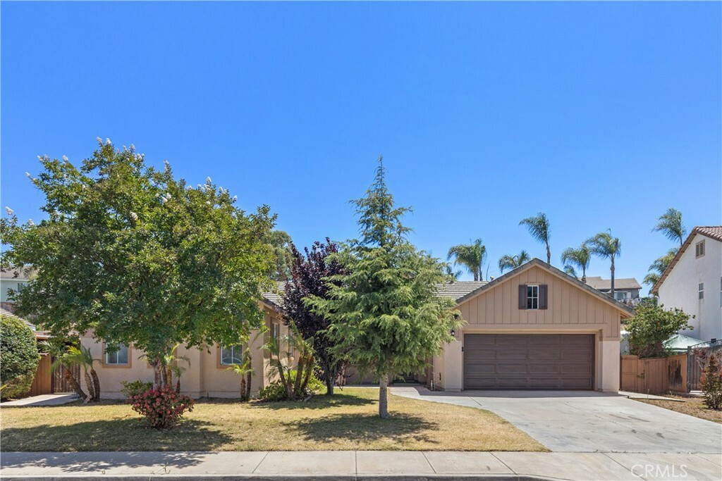 Property Photo:  12537 Poinsetta Drive  CA 92503 