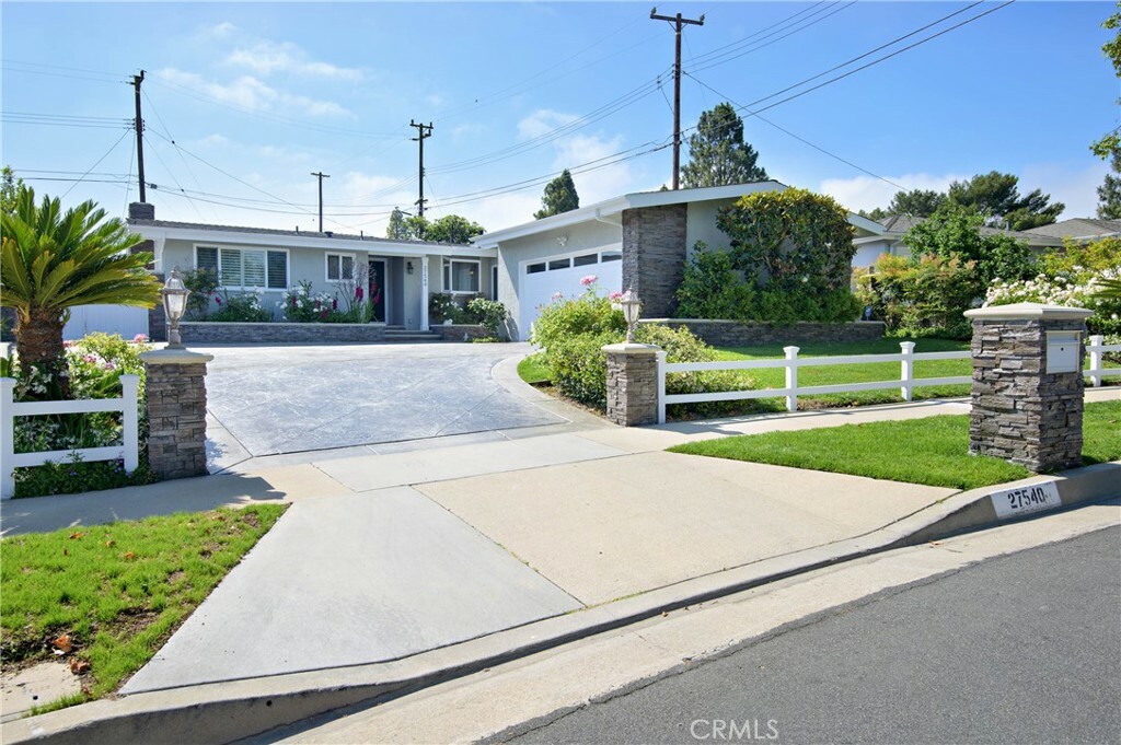 Property Photo:  27540 Halescorner Road  CA 90275 