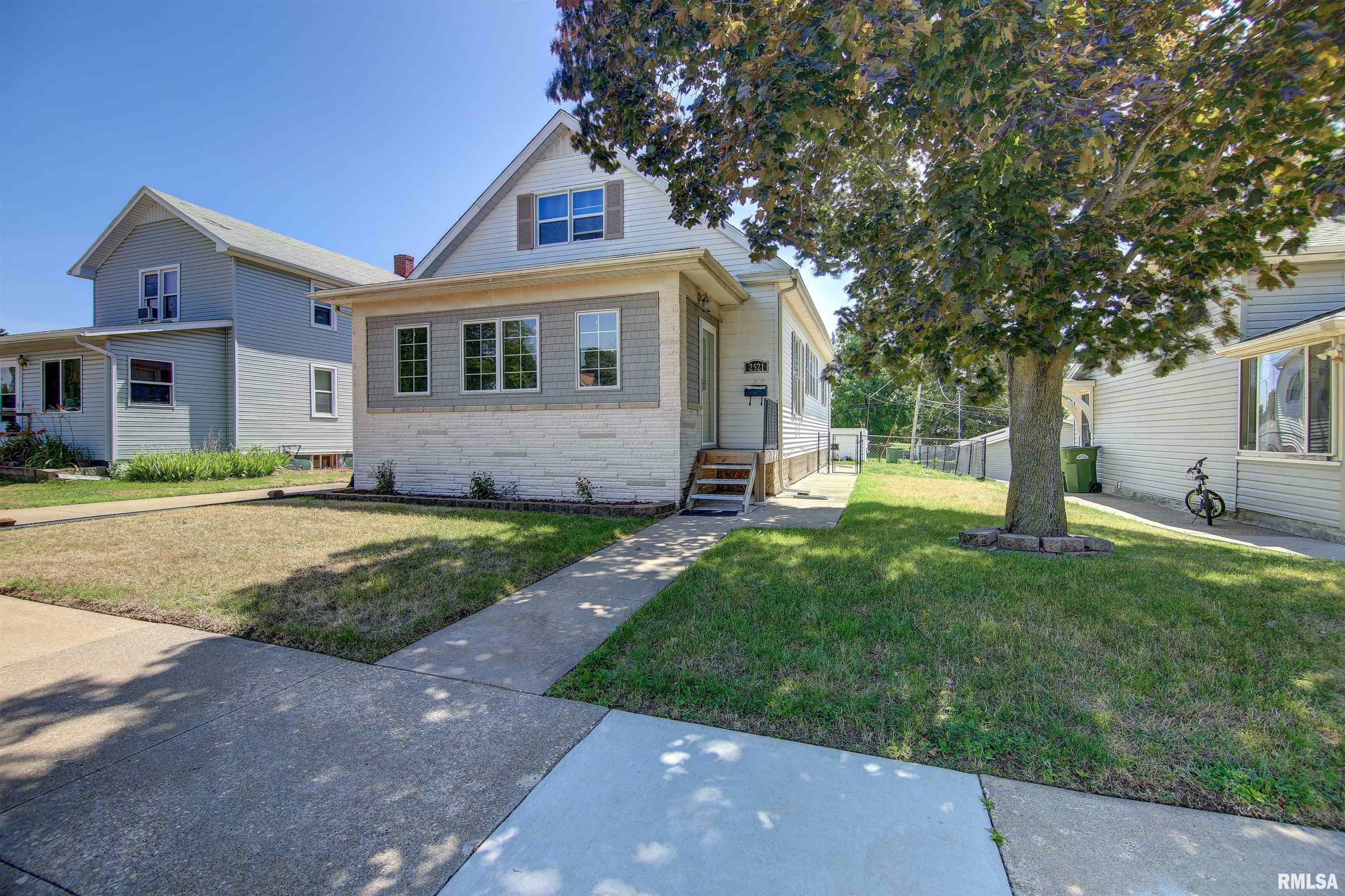 Property Photo:  2521 Pershing Boulevard  IA 52732 