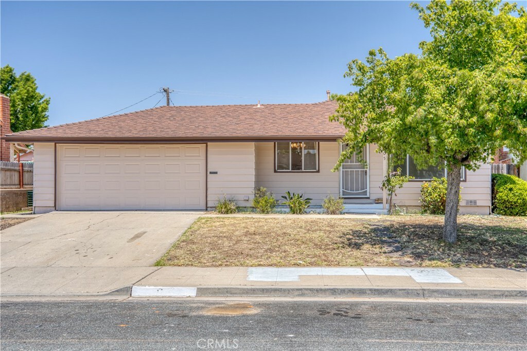 Property Photo:  1405 Yale Place  CA 93458 