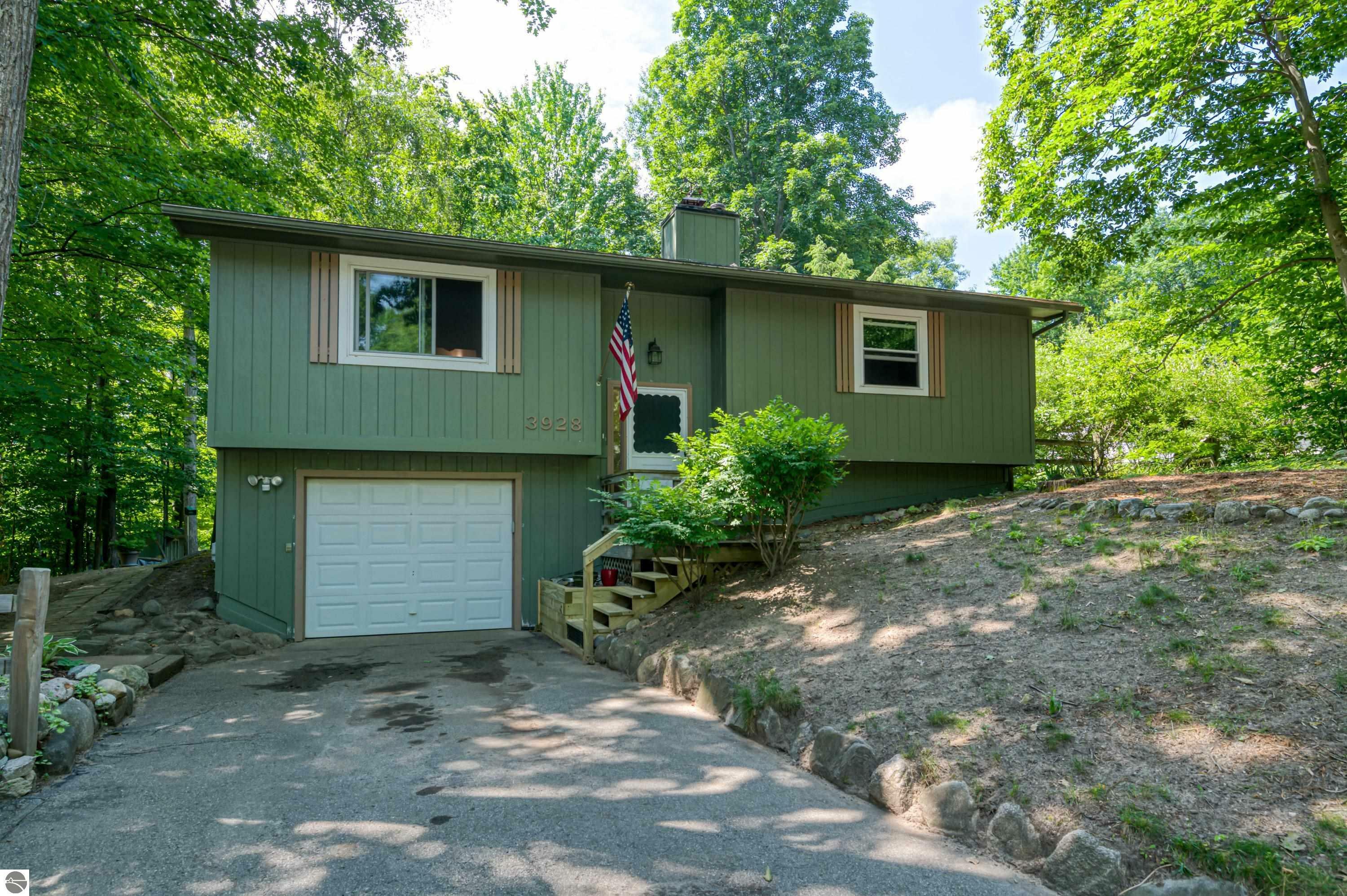 3928 Manchester Road  Traverse City MI 49686 photo