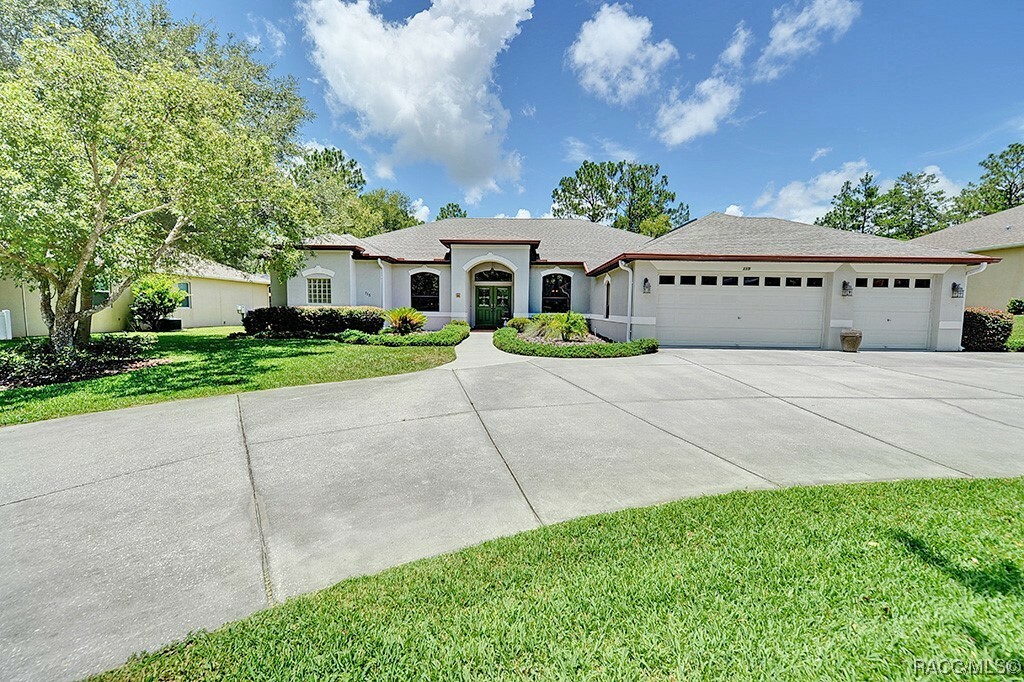 Property Photo:  115 Oak Village Boulevard  FL 34446 