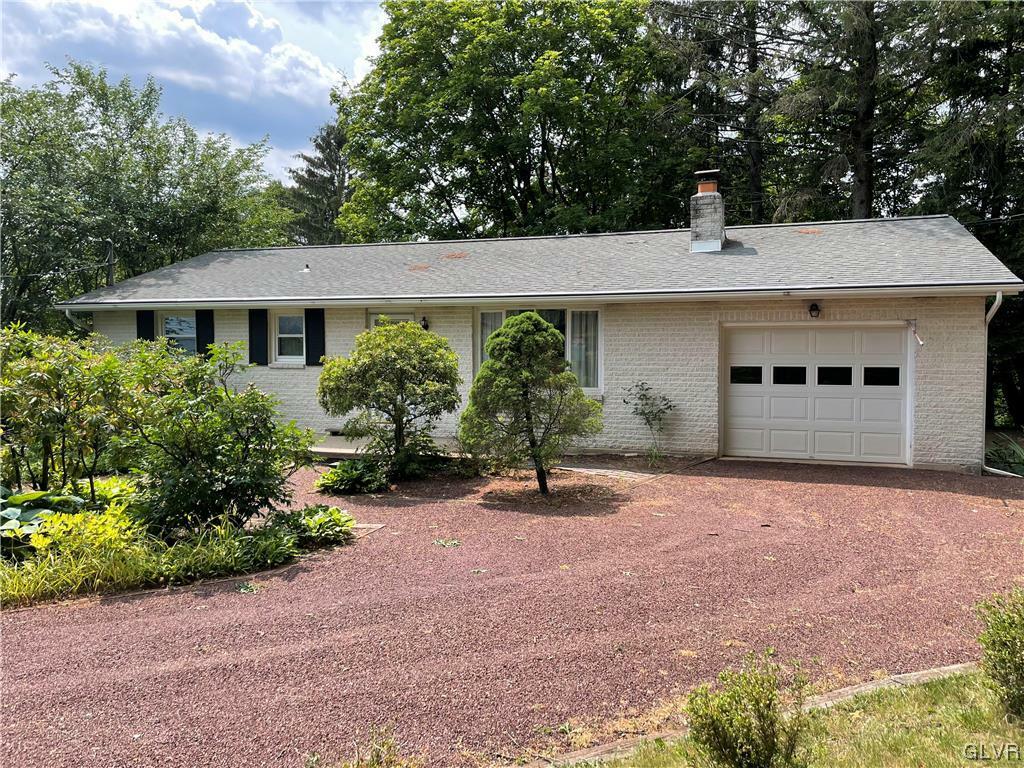 Property Photo: 6186 Hall Court PA 18034