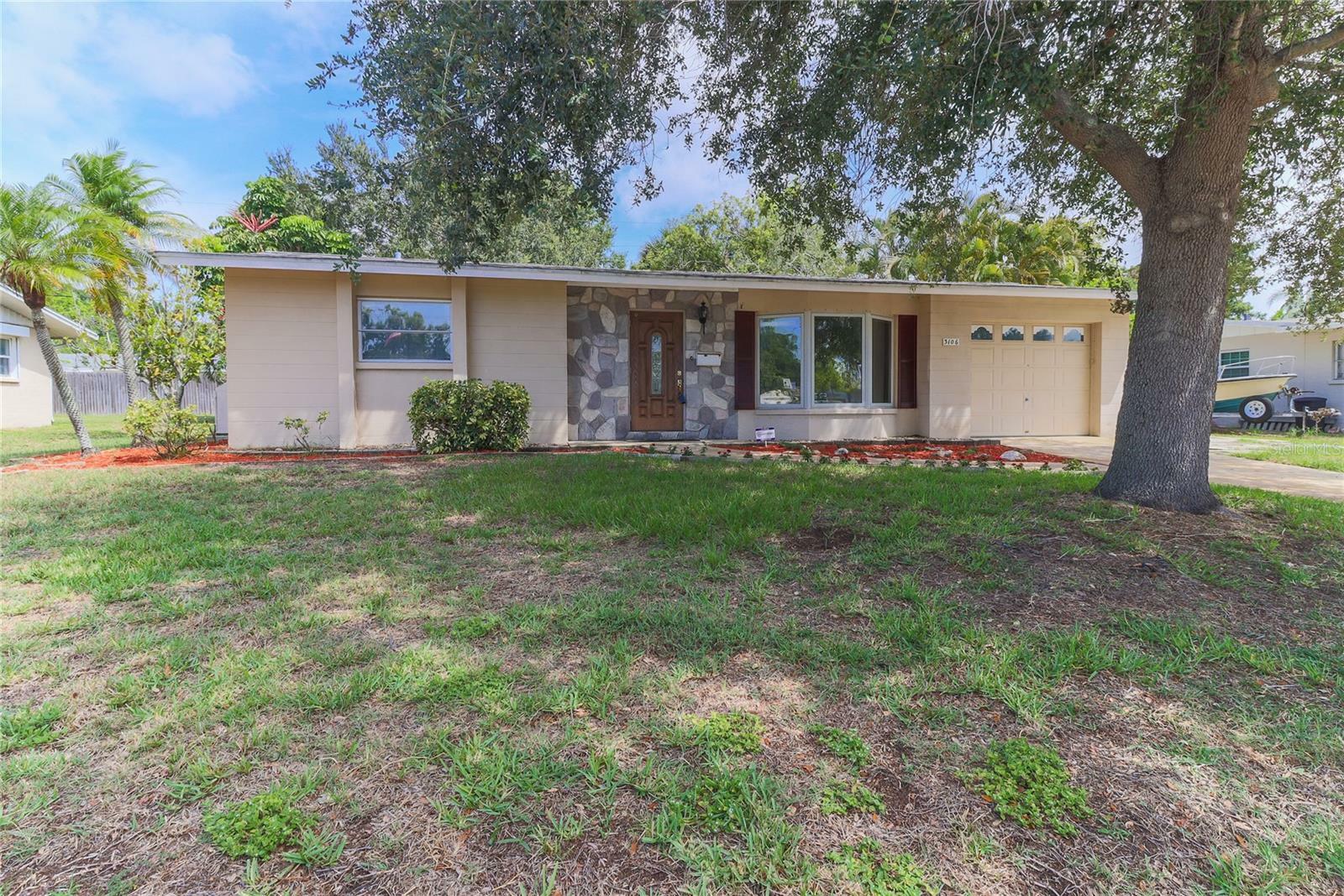 Property Photo:  3106 Southern Parkway W  FL 34205 