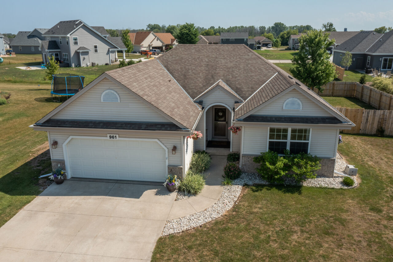 Property Photo: 961 Goschey Dr WI 53004