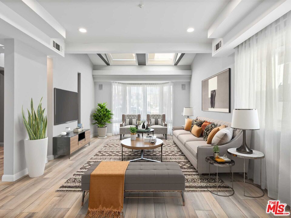 Property Photo:  112  N Elm Dr  CA 90210 