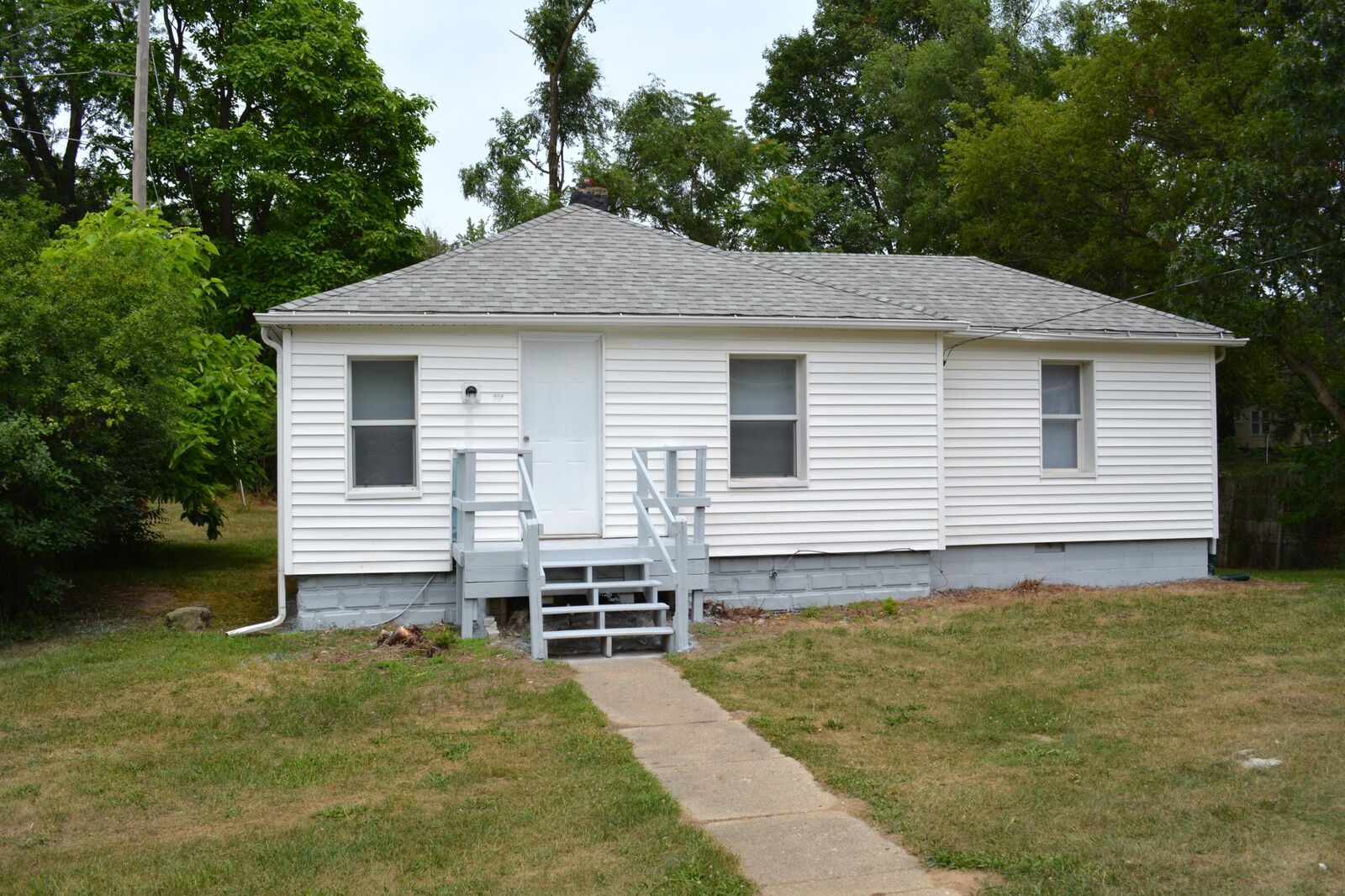 Property Photo:  904 Eugene Avenue  MI 49203 