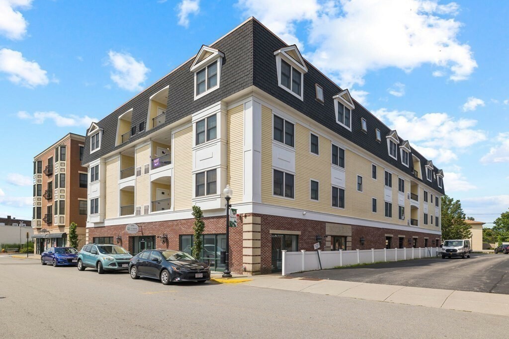 Property Photo: 270 N Main St 305 MA 02048