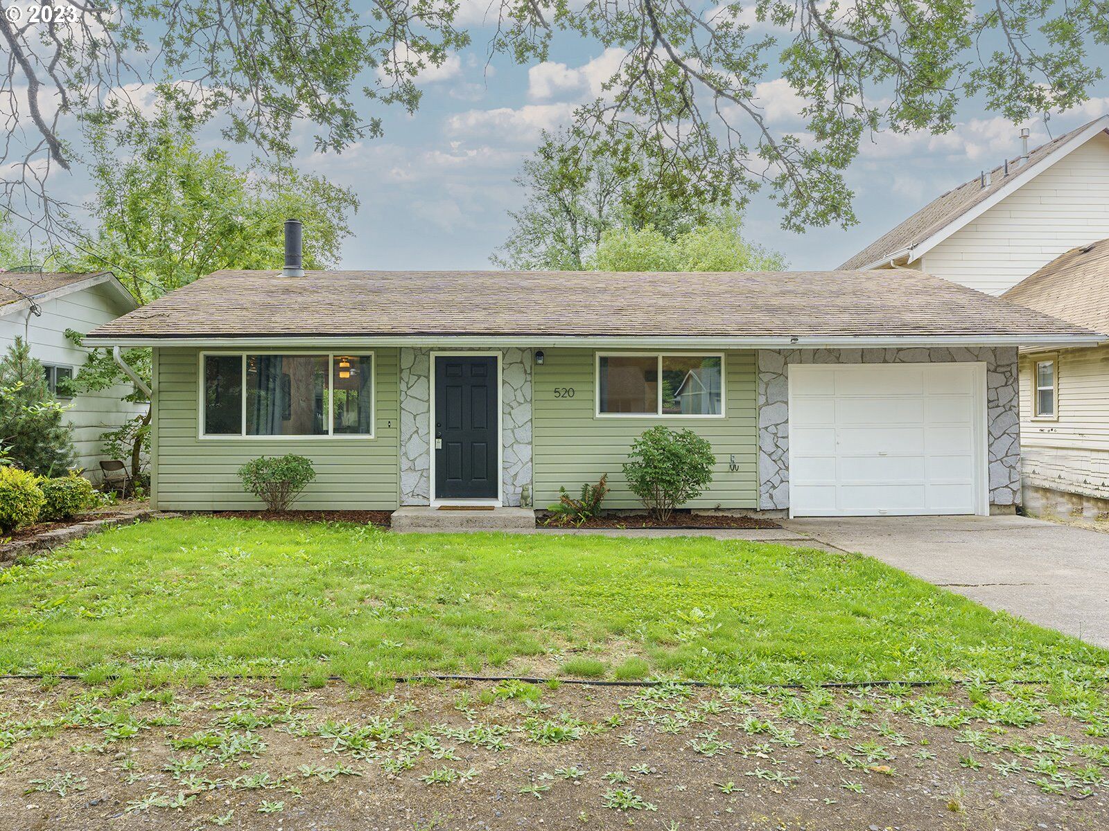 Property Photo:  520 Harrison St  OR 97024 