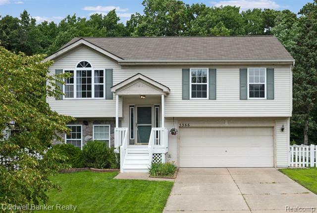 Property Photo:  5366 Sandlewood  MI 48329 