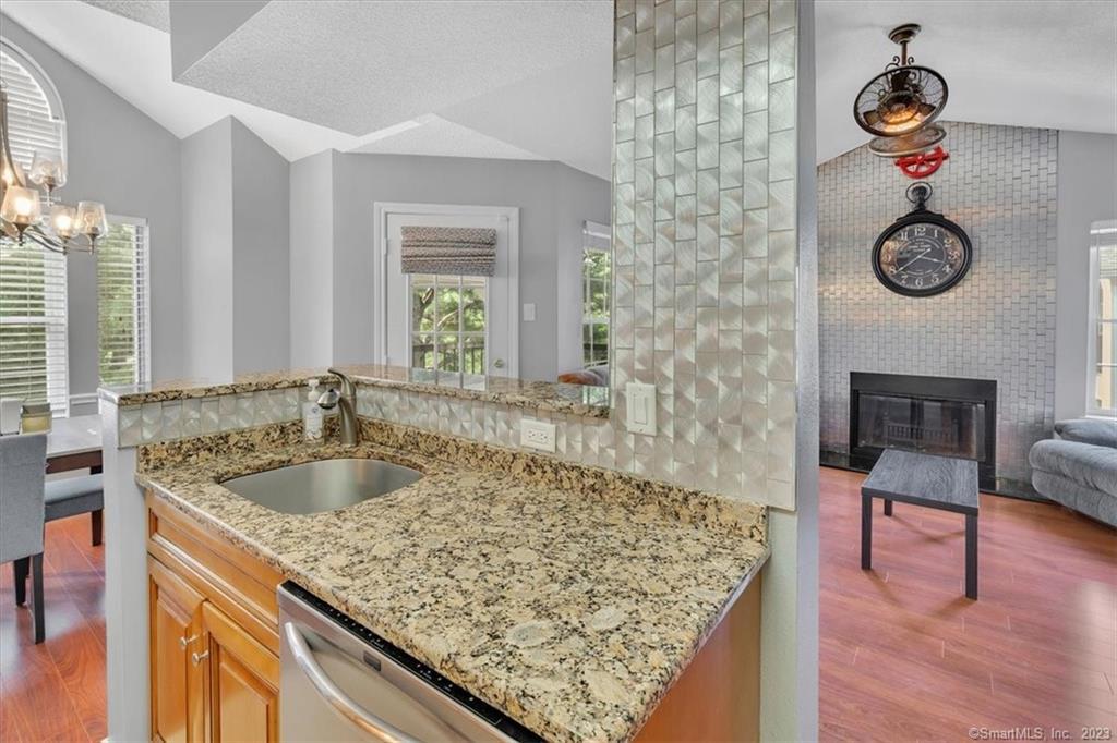 Property Photo:  31 High Street 5205  CT 06118 