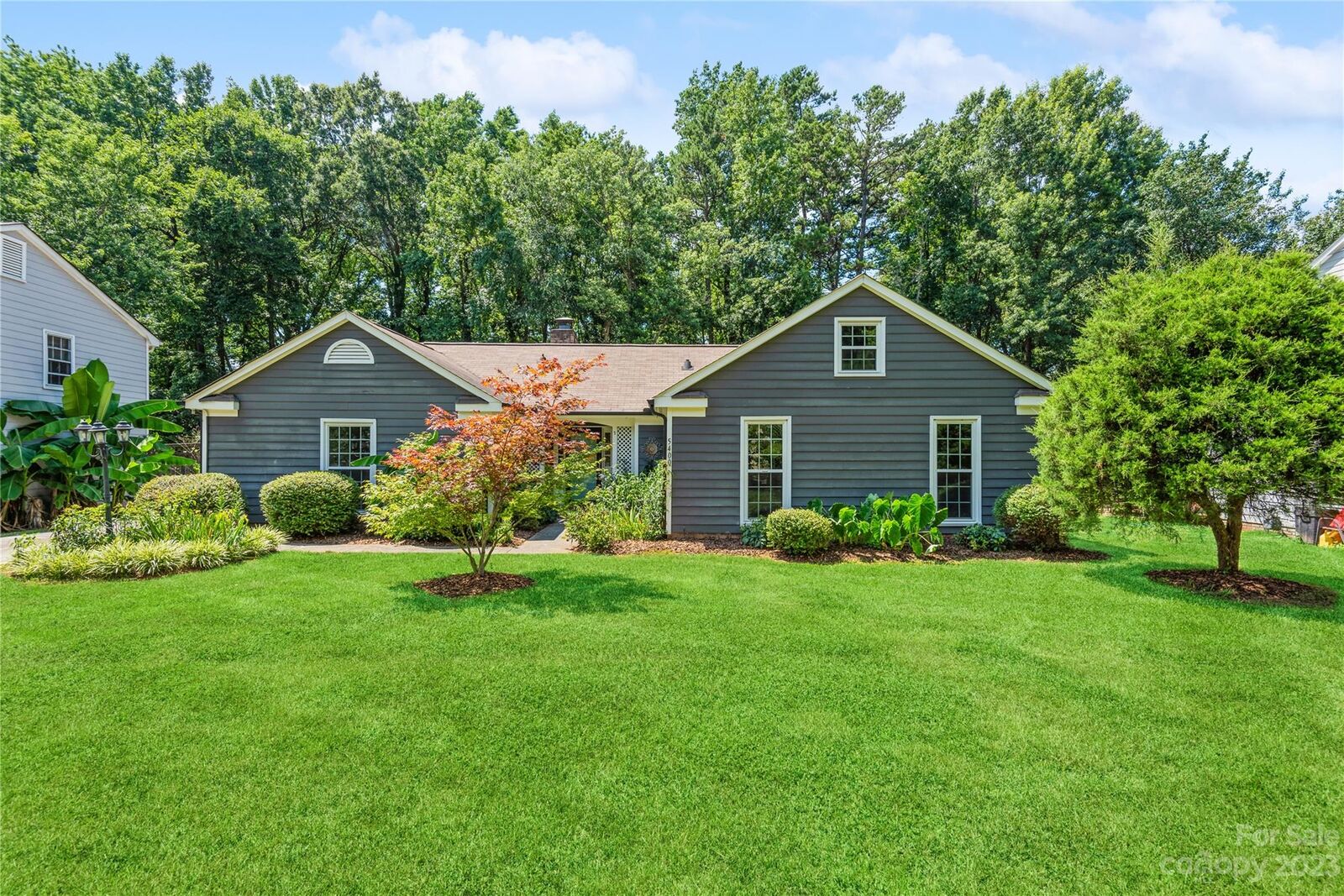 Property Photo:  5400 Donnefield Drive  NC 28227 