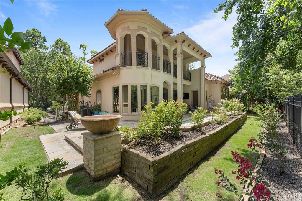 Property Photo: 79 Golden Scroll Circle TX 77382
