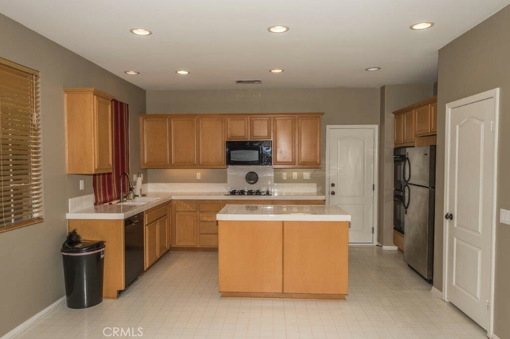 Property Photo: 27256 Baviera Way CA 91381