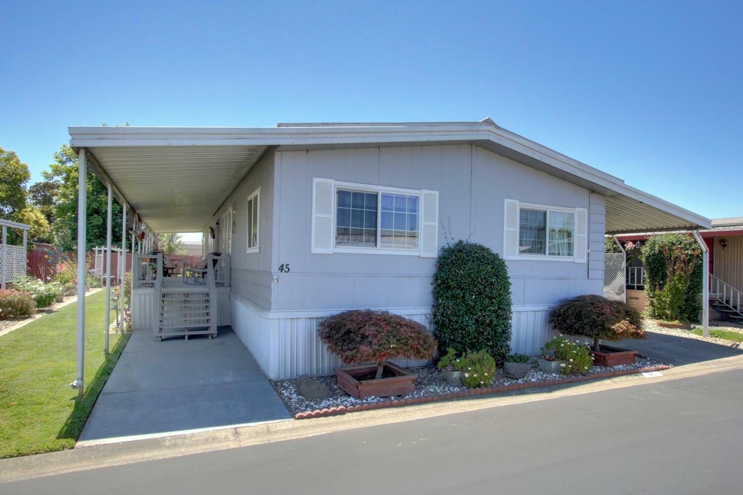 Property Photo:  45 Robles Street  CA 95828 