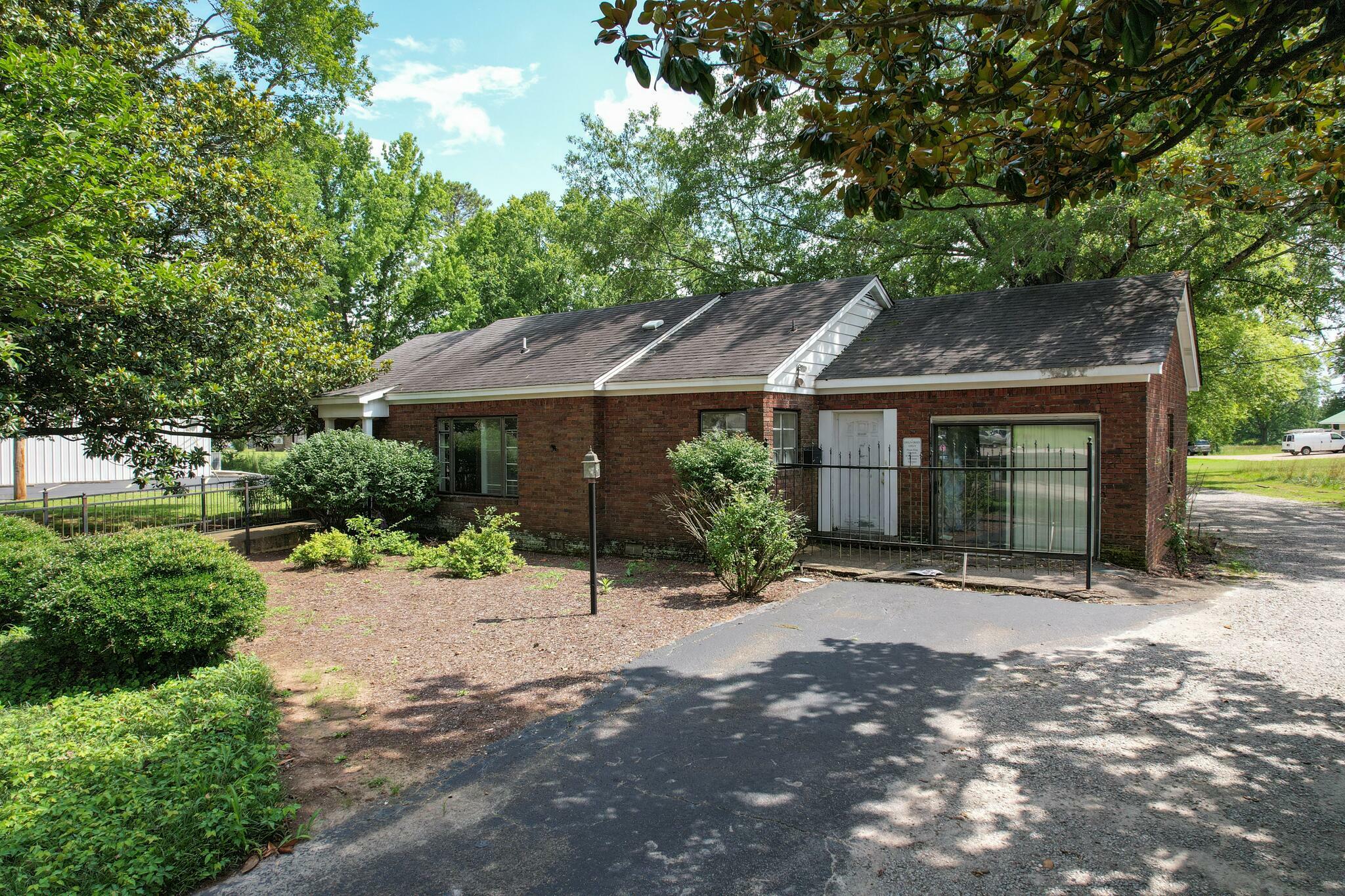 Property Photo:  1408 E Highway 72  MS 38834 