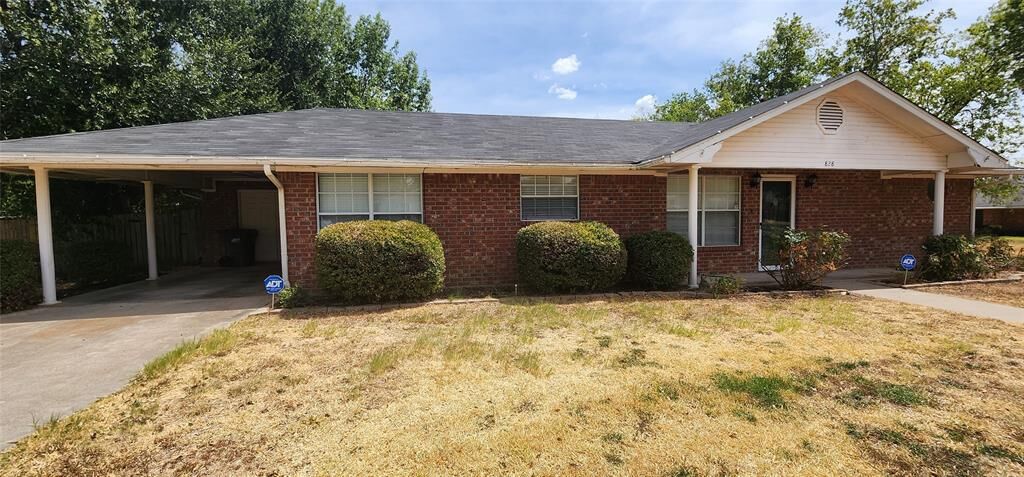 Property Photo: 828 Park Lane TX 76667