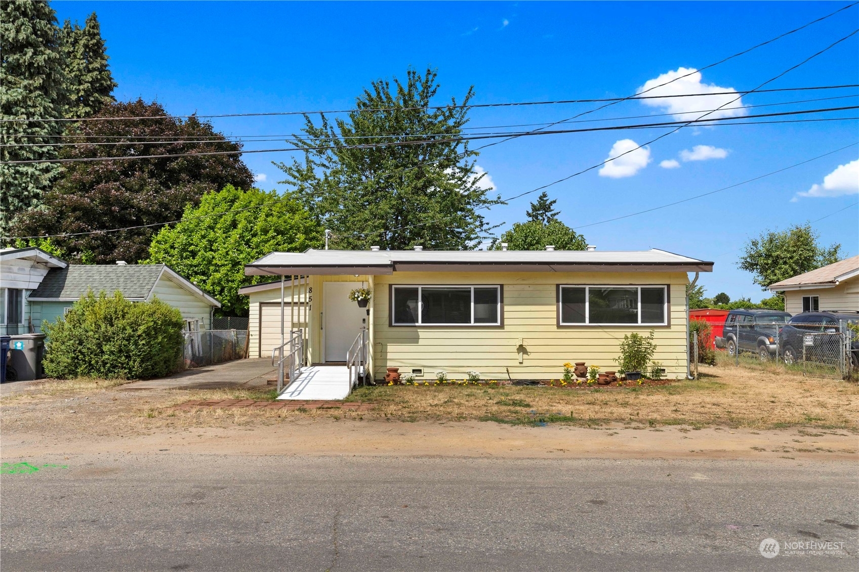 Property Photo:  851 Dayton Avenue NE  WA 98056 