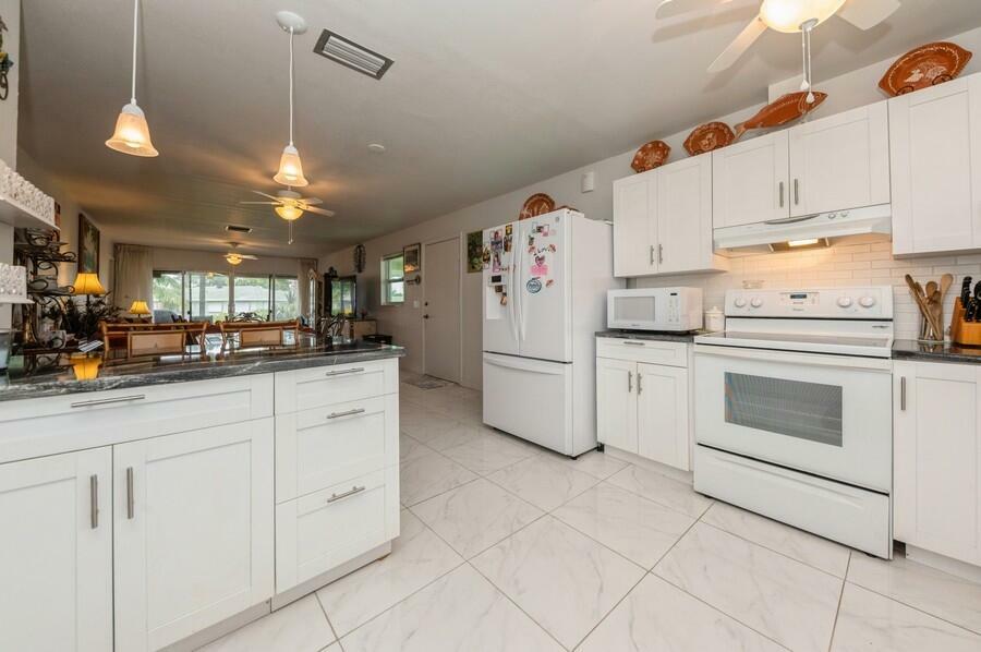 Property Photo:  541 Sandpiper Cir Lane 541  FL 33445 