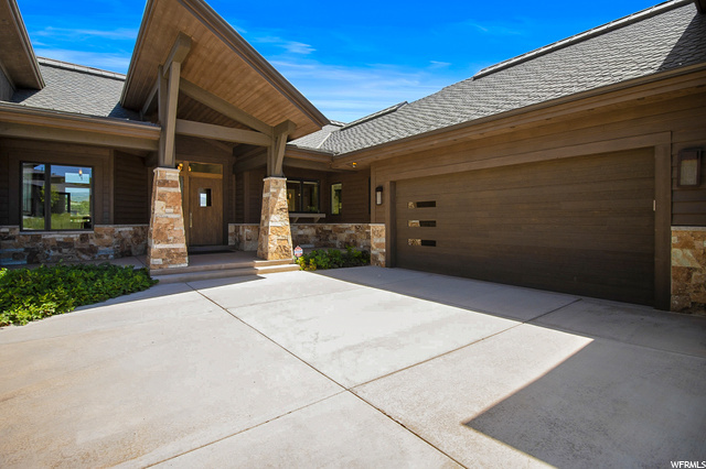 Property Photo: 686 N Red Mountain Ct N 226 UT 84032