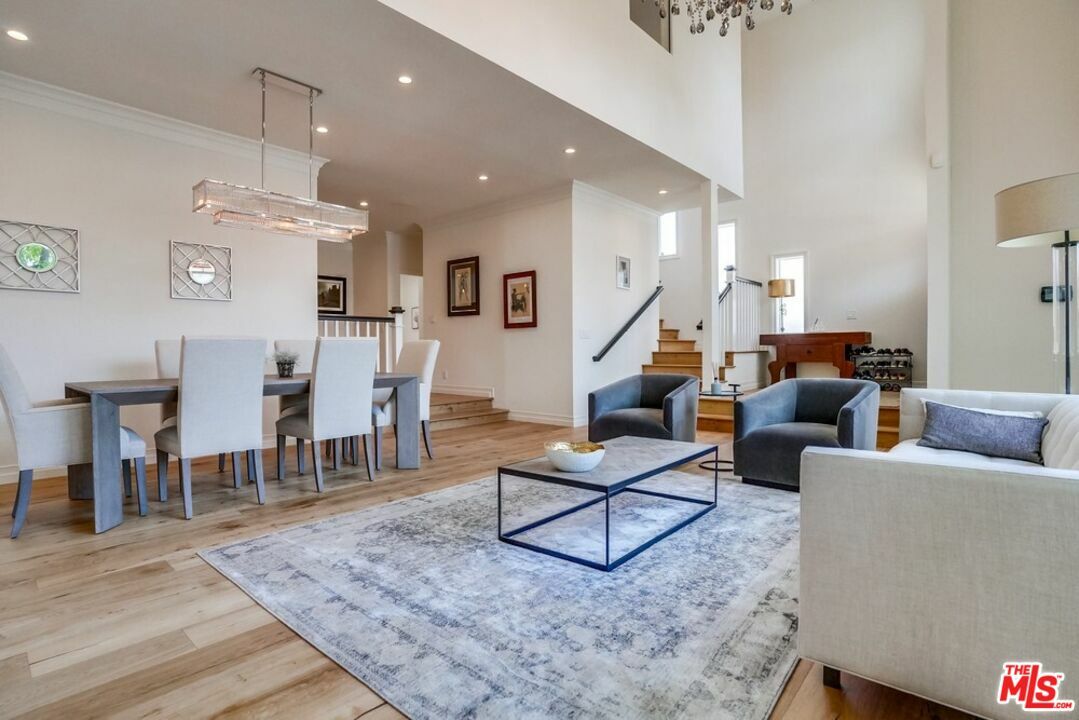 Property Photo:  437  N Windsor Blvd  CA 90004 